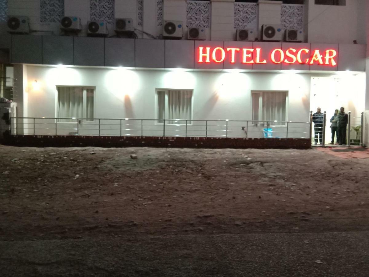 Oscar Banquet And Hotel Kālka Exteriér fotografie